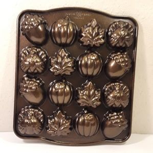 Nordic Ware Kitchen - 👹SOLD👹Nordic Ware Autumn Cake Pan Thanksgiving Nordic Ware Kitchen - 👹SOLD👹Nordic Ware Autumn Cake Pan Thanksgiving
